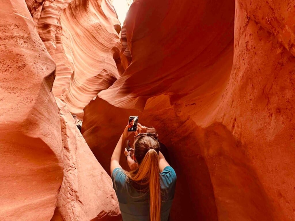 Voyageuse dans Antelope Canyon
